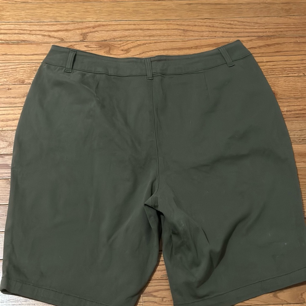 Alivia Ford Olive Green Shorts Size 16
